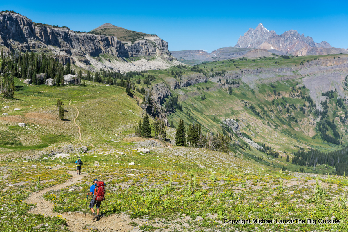 Backpackers on the Teton Crest Trail on Death Canyon Shelf, Grand Teton National Park.