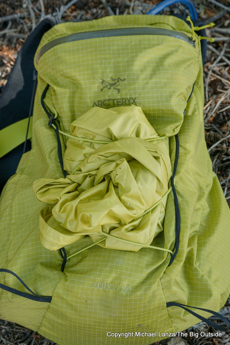 Arc'teryx Aerios 30 front bungee.
