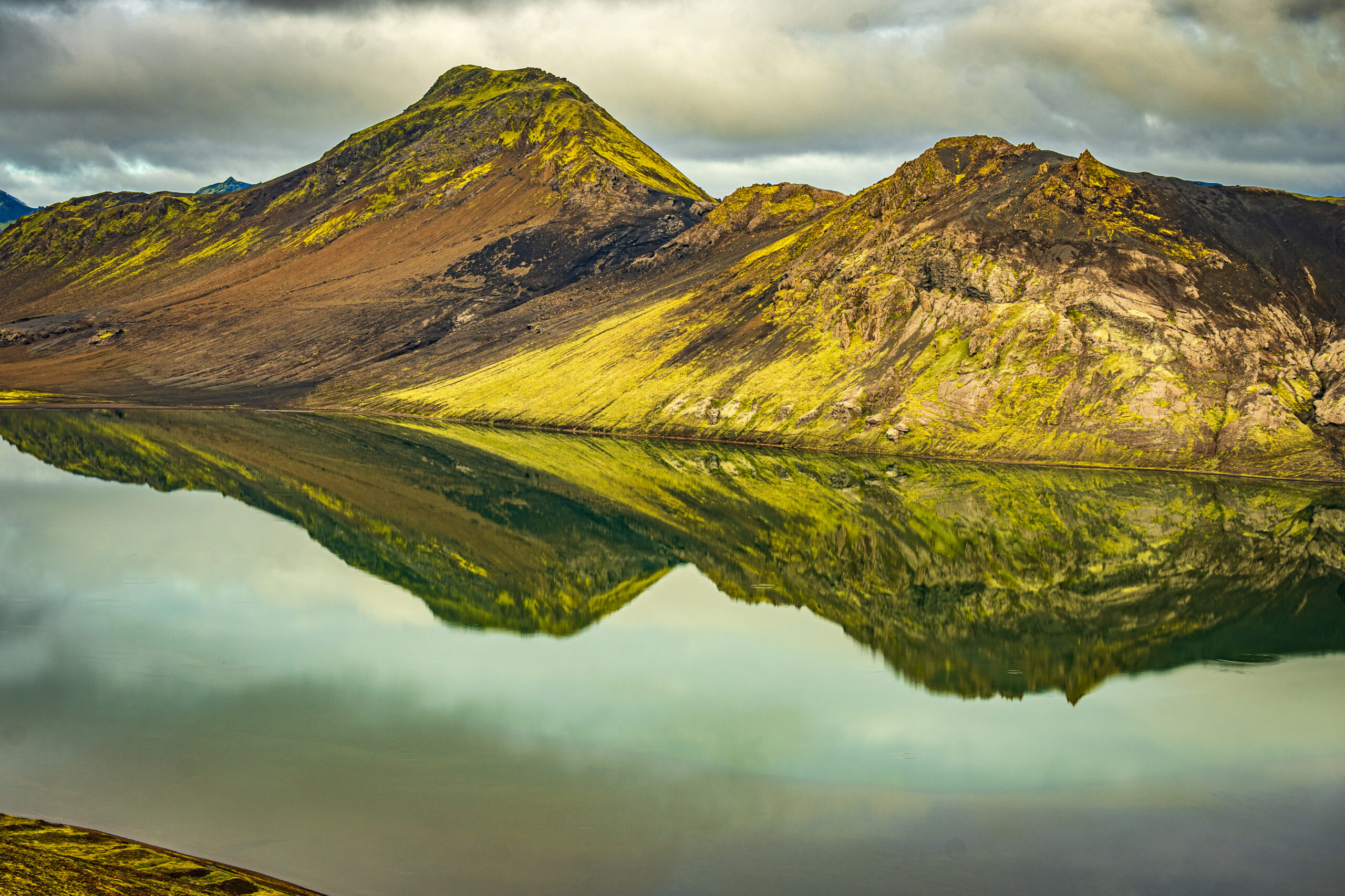 Álftavatn Lake along Iceland's world-famous Laugavegur Trail.