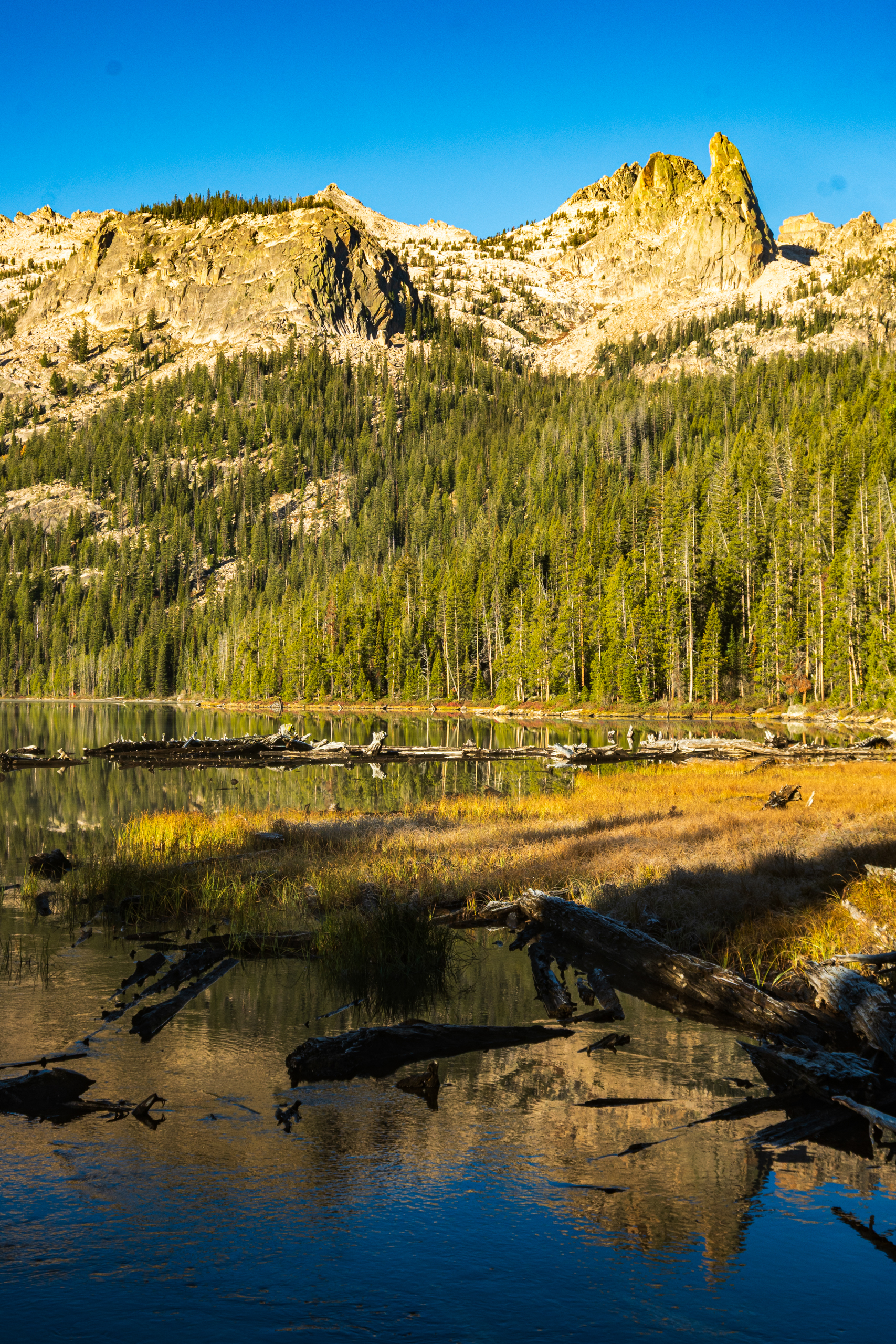 The Finger of Fate (upper right) and Hell Roaring Lake in the Sawtooth Mountains, Idaho.